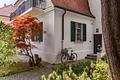 Künstlerisches Meisterwerk: Historische Villa mit exquisitem Interiordesign und Garten-Idyll - Romantischer Vorgarten