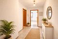 Bezugsfreies helles Appartement mit Balkon und TG-Stellplatz - Flur visualisiert