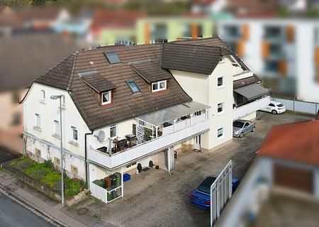 Attraktives 4-Familienhaus mit leerstehender, 129 m² großer Dachgeschosswohnung - Außenansicht