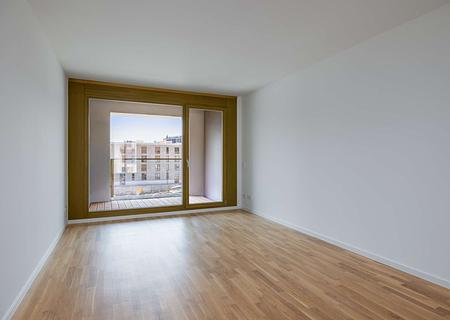 Großzügig, lichtdurchflutet, barrierefrei und das Beste? Kurzfristig beziehbar! - Blick Richtung Loggia