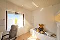 Moderne 4-Zimmer-Wohnung mit zwei Balkonen, Klimaanlage, Tiefgaragenstellplatz und Gartennutzung - Kinderzimmer