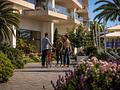 Appartements mit 2 Schlafzimmern, Klimaanlage, Fußbodenheizung in Bädern, Tiefgaragenstellplatz und Gemeinschaftspool nur 650 m vom Strand