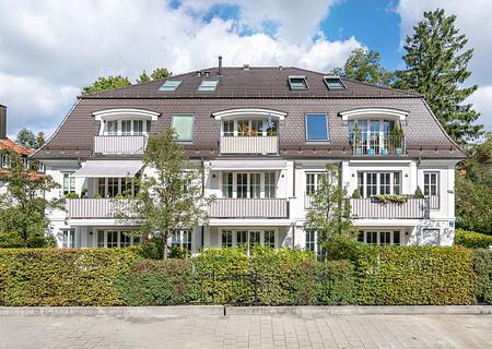 Lichtdurchflutete, hochwertige 4,5-Zimmer-Wohnung auf zwei Ebenen in ruhiger Lage - Elegante Stadtvilla