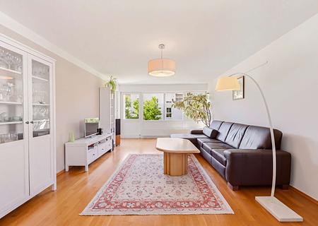 Helle 3-Zimmer-Wohnung in bester Lage von Solln - Wohnzimmer