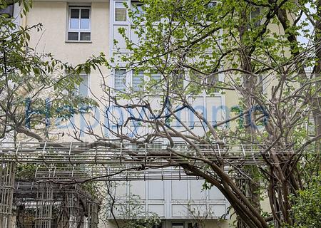 2,5 Zimmer Dachgeschosswohnung in ruhiger Innenhoflage - Haus