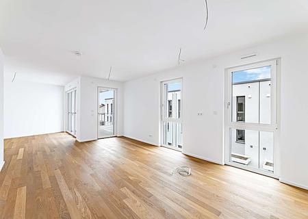 HEGERICH: Wohnen im Grünen – moderne 4-Zimmer-Wohnung mit Loggia in Boxdorf - Großzügiger Wohn- und Essbereich 