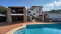 Villa mit großem Grundstück und ebener Zufahrt, herrlichem Ausblick, großen Terrassen, BBQ, ZH, Klima, Garage u.v.a.m.