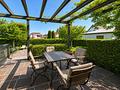 Traumhaftes Einfamilienhaus mit idyllischem Architektengarten - Gemütliche Terrasse / Osten