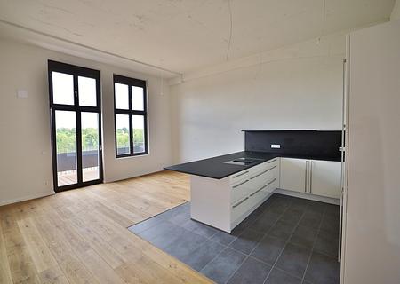 ++ Luxuriöses Wohnen mit industriellem Touch - 3 Zimmer mit Balkon und Mainblick ++ - Wohnbereich