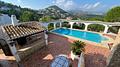 Villa mit großem Grundstück und ebener Zufahrt, herrlichem Ausblick, großen Terrassen, BBQ, ZH, Klima, Garage u.v.a.m.