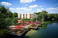 Direktlage am Lerchenauer See: 3.876 m² Ufergrundstück mit Baugenehmigung für Hotel mit Biergarten - ... Biergarten direkt am See (Visualisierung)