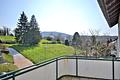 Großzügiges Familienhaus in sonniger Lage mit Sauna, Garten und viel Wohnkomfort - Balkon mit Aussicht