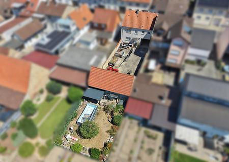 Einfamilienhaus mit Scheune, großem Garten und Entwicklungspotenzial - Übersicht