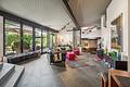 Toller Split-Level-Atrium Bungalow mit 3 Garagenstellplätzen I 10 Jahre Wohnrecht für Verkäufer - Split-Level Wohn- & Essbereich