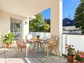 Einziehen und Wohlfühlen: Zauberhaftes Wohnambiente im schönen Obermenzing. - Balkon - (KI möbliert)