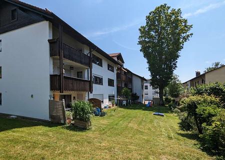 Ruhiges Mehrfamilienhaus mit 10 Parteien nahe S-Bahn-Station Grafing - Südansicht