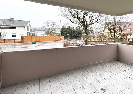 2-Zimmer-Erdgeschosswohnung, Garage, Balkon, Aufzug – ruhige Lage, zuverlässige Mieter - Balkon