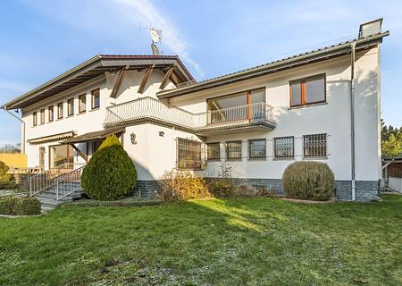 Familienvilla am Sachsenhäuser Berg – großzügig, charmant und voller Zukunftspotenzial - Außenansicht