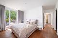 Eleganz und Lichtfülle am Schlosspark: Großzügiges Penthouse mit Kamin und Liftlanding - Masterbedroom mit Terrasse
