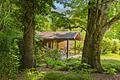 Traumlage zwischen Kampenwand und Chiemsee: Geräumiges Landhaus mit Gestaltungspotenzial - Romantisches Sommerhäuschen