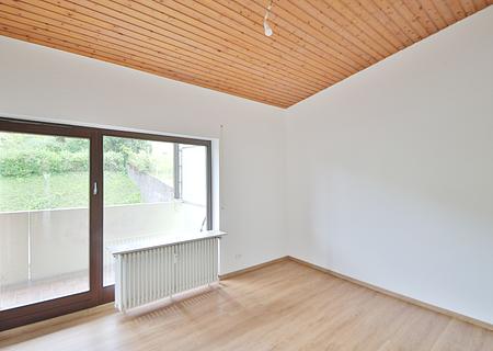 Sanierte 3-Zimmer-Dachgeschosswohnung mit traumhafter Dachterrasse und Balkon zu vermieten! - Schlafzimmer