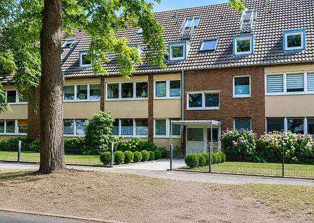 Helle Maisonettewohnung mit Südbalkon in ruhiger Alleestraße – modernes Wohnen in Krefeld-Kempener Feld - 001 Hausansicht
