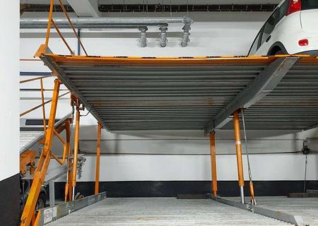 Nähe KVR: Duplex UNTEN in sanierter Tiefgarage. Ab sofort frei. - Ihr Stellplatz