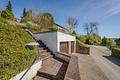 Stilvolles Einfamilienhaus mit großem Entwicklungspotenzial und Doppelgarage in sonniger Hanglage - Garage