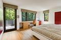 Zeitlose Modernität: Exklusive Architekten-Villa mit Indoor-Pool, Spa und Gartenidyll - Masterschlafzimmer