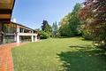 Privatsphäre in nobelster Gartenlage: Architekten-Villa von 1982 mit Gäste-Dependance - Traumhafter Parkgarten