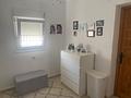 Villa mit 3 Schlafzimmern, 1 Badezimmer, Dachterrasse und Carport in ruhiger Lage