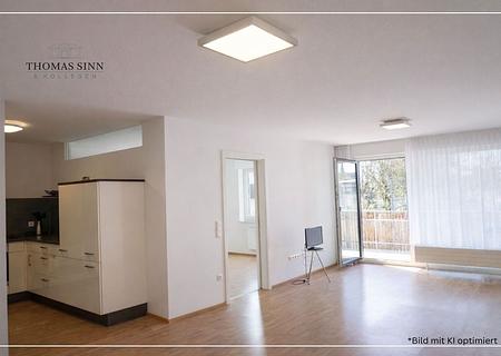 Helle und moderne Wohnung im 1. OG
Großer Südbalkon - TG-Platz
Super Zustand - sofort beziehbar - Wohn-/Esszimmer