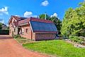 AUFGEPASST: Dieses Haus hat mehr als nur etwas Besonderes… - Eingangsbereich und Auffahrt zum Doppelgaragenhaus