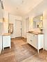Lichtdurchflutet, komfortabel, bezugsfrei! Moderne Traumwohnung im schönen Obermenzing. - Flur - (KI möbliert)