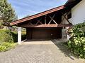 Familienfreundliches Einfamilienhaus mit weitläufigem Garten zur Vermietung in Happing - Zufahrt zum Haus
