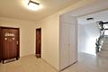 Investieren in ruhiger Lage: 2-Zimmer-Wohnung mit Garage und guter Energiebilanz - Hausgang