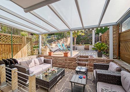 Charmantes Reihenhaus mit Kamin, Klimaanlage und liebevoll gestaltetem Außenbereich - Terrasse