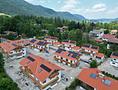 Schliersee-Neuhaus: Exklusive 3-Zimmer Landhaus-Wohnung im Obergeschoss mit Bergpanoramablick - Luftbild