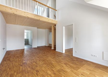 Zum Erstbezug: 3-Zimmer-Wohnung mit Loggia in Südausrichtung - Wohnbereich mit Galerieebene
