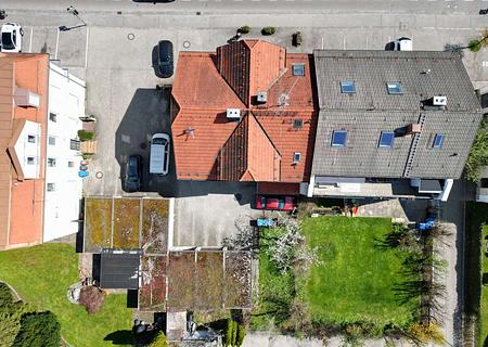 MFH Holzkirchen, voll vermietet, 33.600 € p.a., Faktor 38, 1,29 Mio. - Drohne Grundstück mit Gebäude