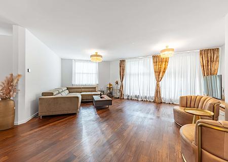 Großzügige, moderne 3-Zi.-Wohnung mit Südwestbalkon im begehrten Bogenhausen - Großzügiger, heller Wohnbereich