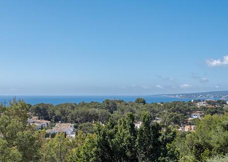 Villa in Bendinat mit Pool und beeindruckendem Blick auf die Bucht von Palma zu verkaufen