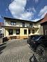 BIETERVERFAHREN - Ausblick - endlose Weite - höchste Gemeinde der Pfalz - großz. Haus - 1 oder 2 WE! - 1 Seitenansicht mit Hof