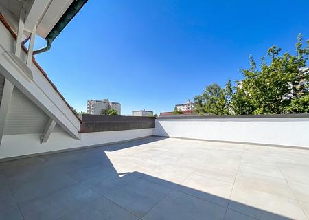 Altbau-Penthouse | Große Dachterrasse | Neuwertig | Top moderne Ausstattung | Doppelgarage - Dachterrasse ca. 30 m²
