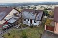 Freistehendes Einfamilienhaus  im Grünen mit Einliegerwohnung und traumhaften Südblick - Außenansicht mit Stellplatz