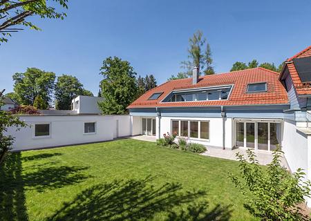 Licht, Luft und Wohlfühlflair: Familiengerechte Haushälfte mit Dachterrasse und Garten - Familienfreundliche Haushälfte