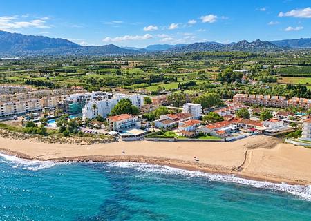 Charmantes Reihenhaus in Strandlage von Dénia mit 3 Schlafzimmern und Garten