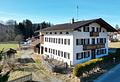 Einmaliges Grundstücksareal mit Panoramabergblick
- Gesamtfläche von 8.181 m²
- Villen und Hof - Denkmalgeschützter, ehemaliger Einfirsthof