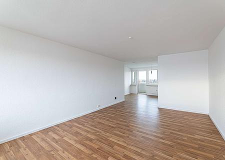 HEGERICH: Lichtdurchflutete 3 Zimmerwohnung mit wunderschönem Blick über Nürnberg! - Wohn- / Essbereich
