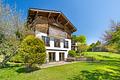 Chalet meets Purismus: Landhaus-Juwel mit Fernblick und Gästewohnung in Seenähe - Flexible Nutzungsmöglichkeiten